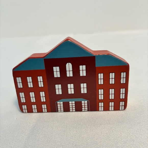 Little London City Wooden 18 Piece Play Set for Kids - Picture 8 of 9